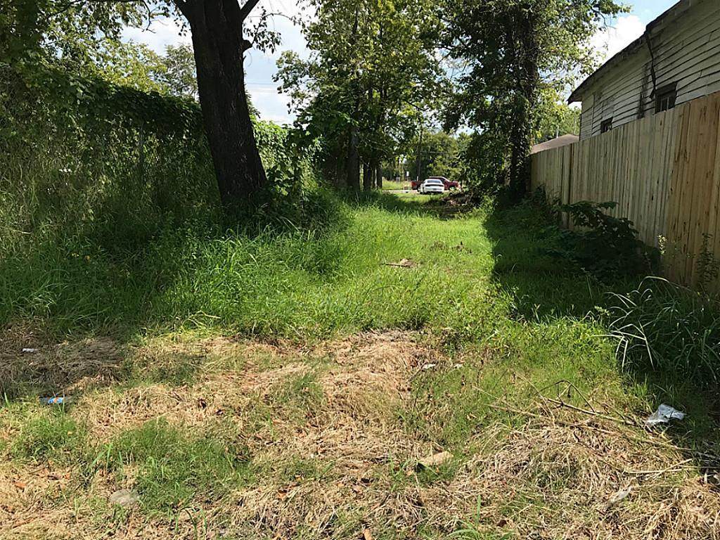 2607 Napoleon - Photo 1