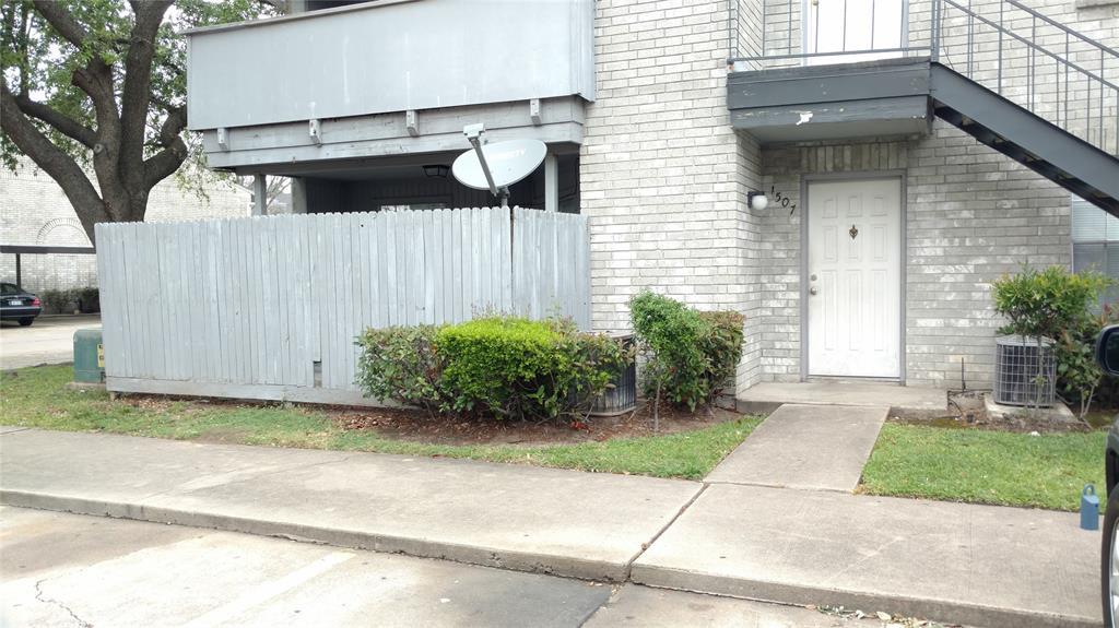 9700 Leawood Boulevard - Photo 1