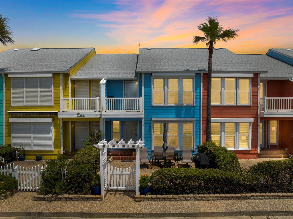 8416 Seawall Boulevard - Photo 1