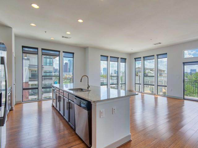 1616 Dallas Street - Photo 1
