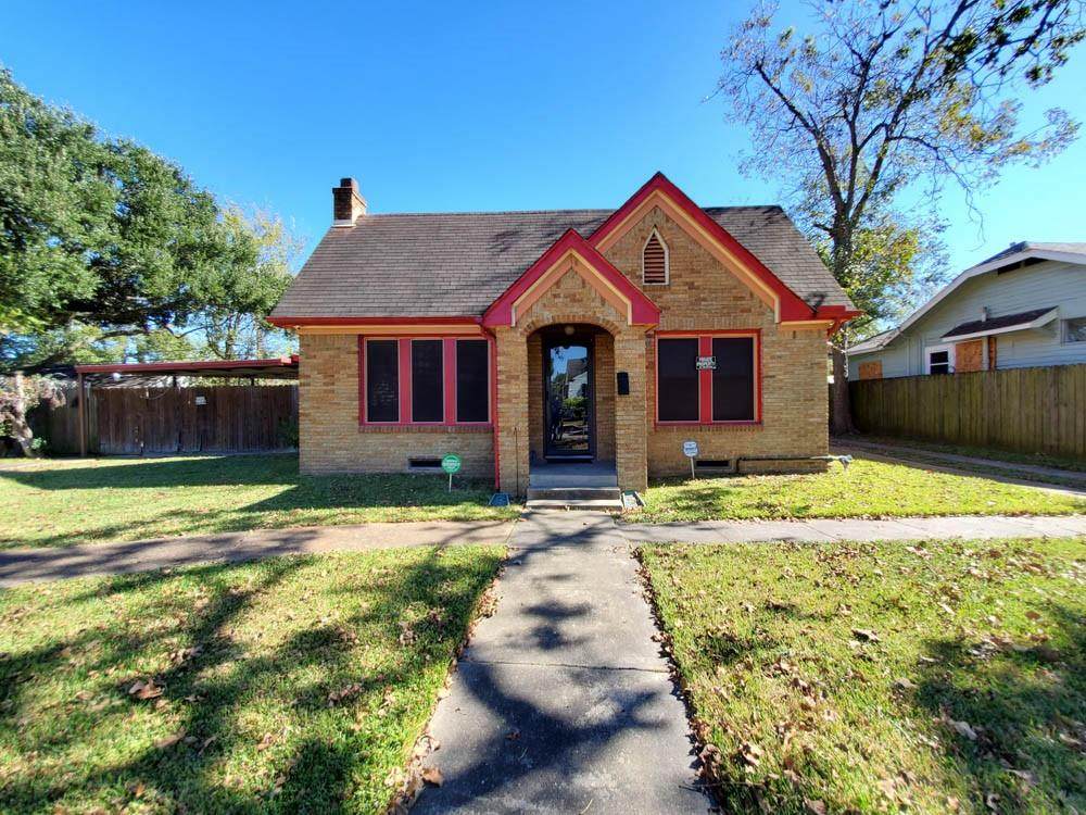 1911 Pasadena Street - Photo 1