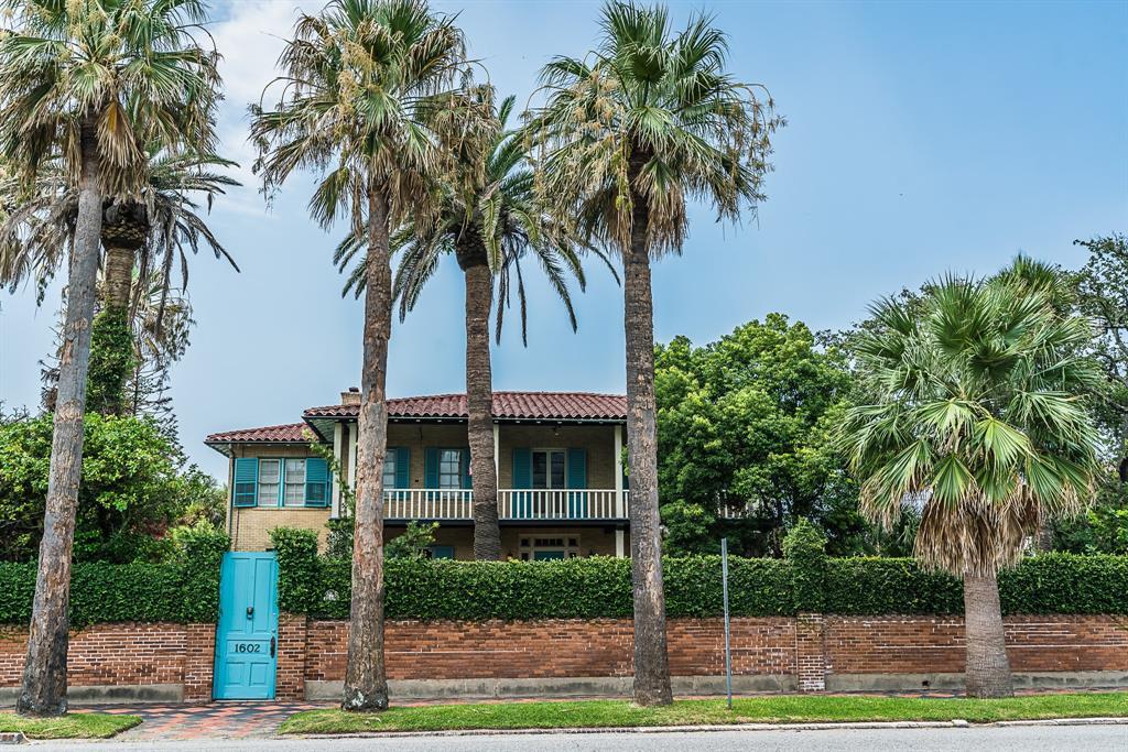 1602 Broadway Street - Photo 1