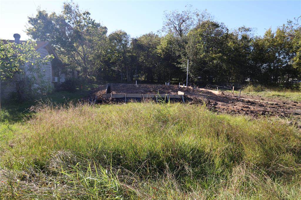 2914 Moore Avenue - Photo 1