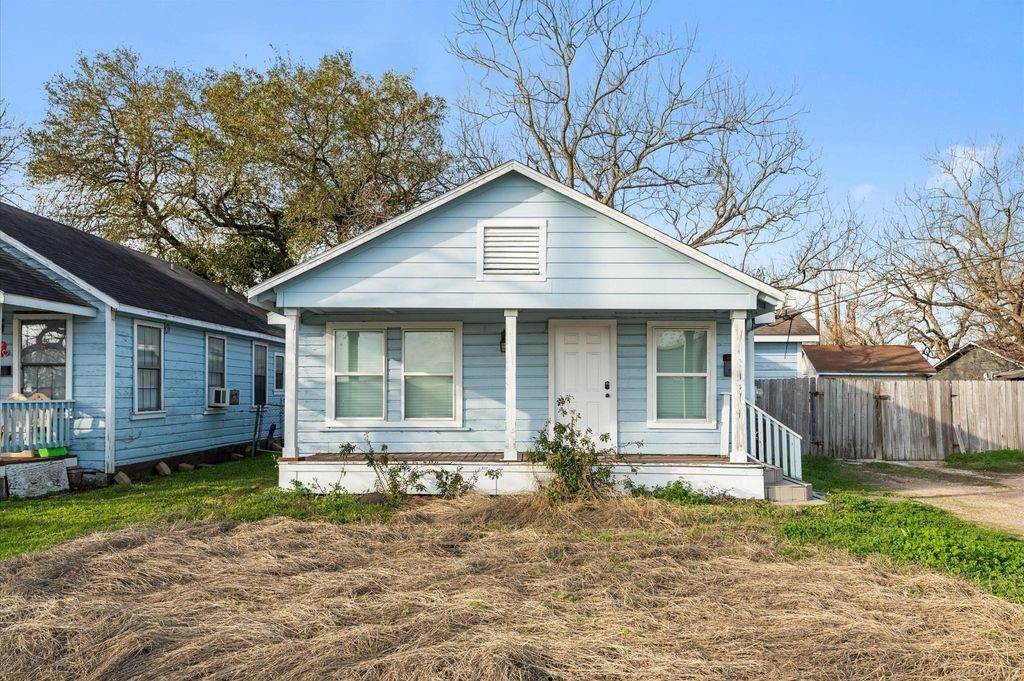 1605 Walnut Avenue - Photo 1
