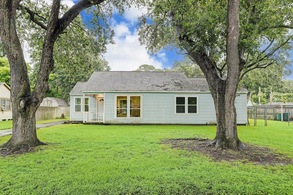 1403 Bowie Street - Photo 1