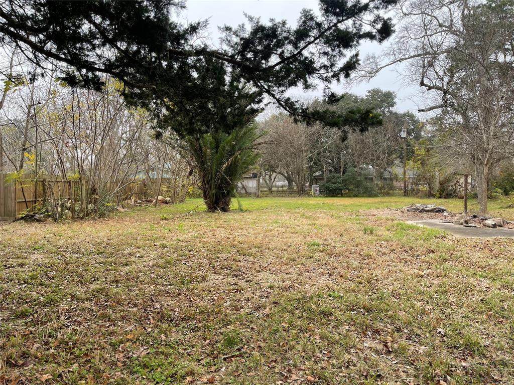 405 Avenue B - Photo 1