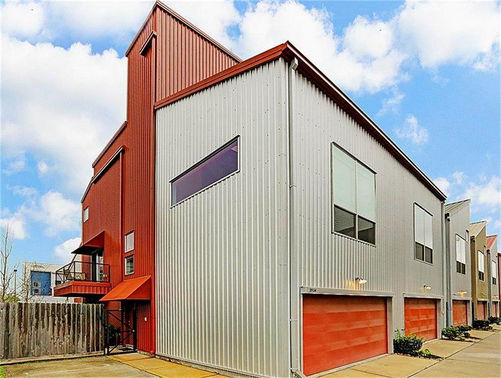 2934 Commerce Street - Photo 1