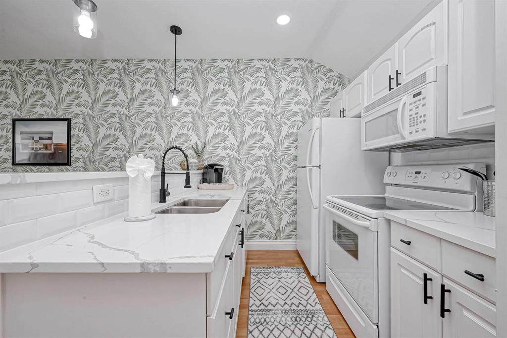 1352 Dorothy Street - Photo 1