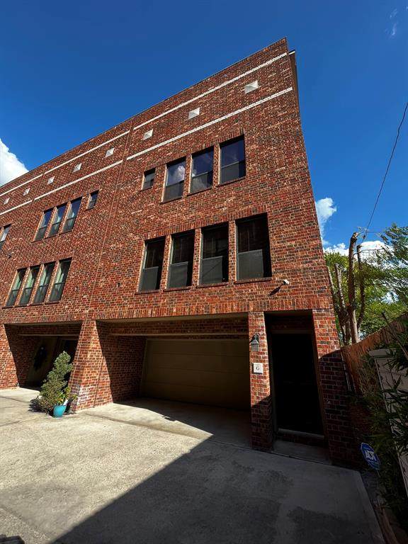 2424 Navigation Boulevard - Photo 1