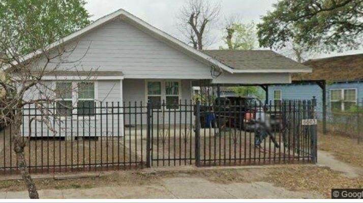 6603 Avenue J - Photo 1