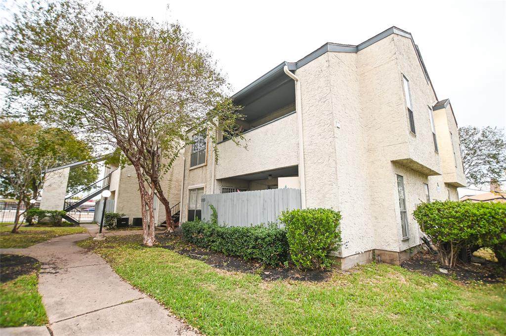 7313 Gulf Freeway - Photo 1