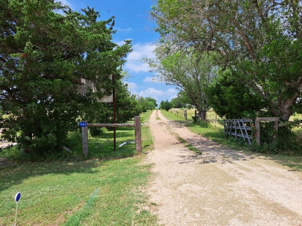 7442 State Highway 159 - Photo 1