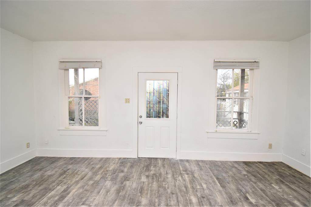 4506 Avenue P 1/2 - Photo 1