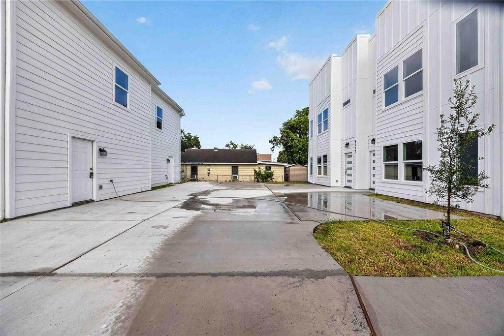 4357 Elmwood Street - Photo 1