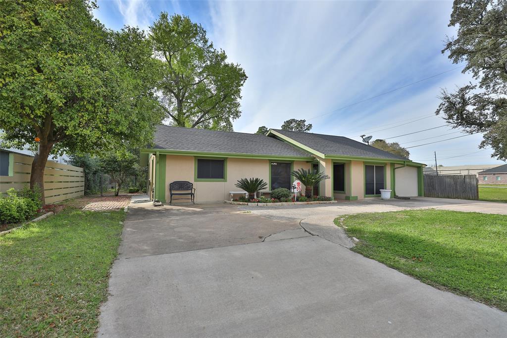 1007 Avenue D - Photo 1