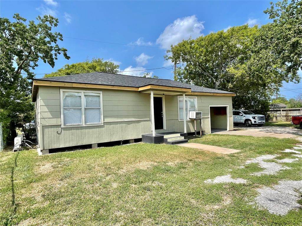 611 Avenue D - Photo 1