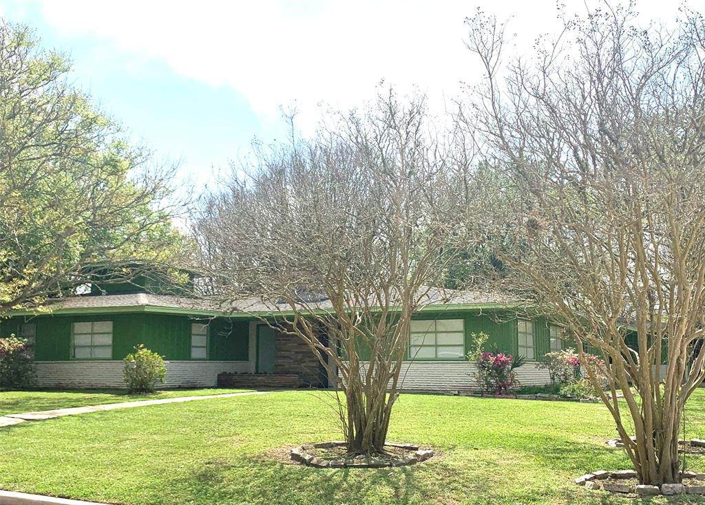 1627 11th Street - Photo 1