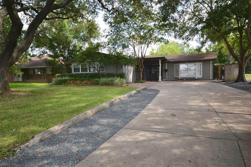 6305 Bellaire Boulevard - Photo 1