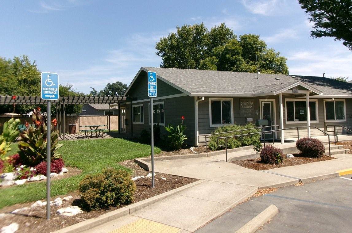 3195 Briarwood Drive - Photo 1