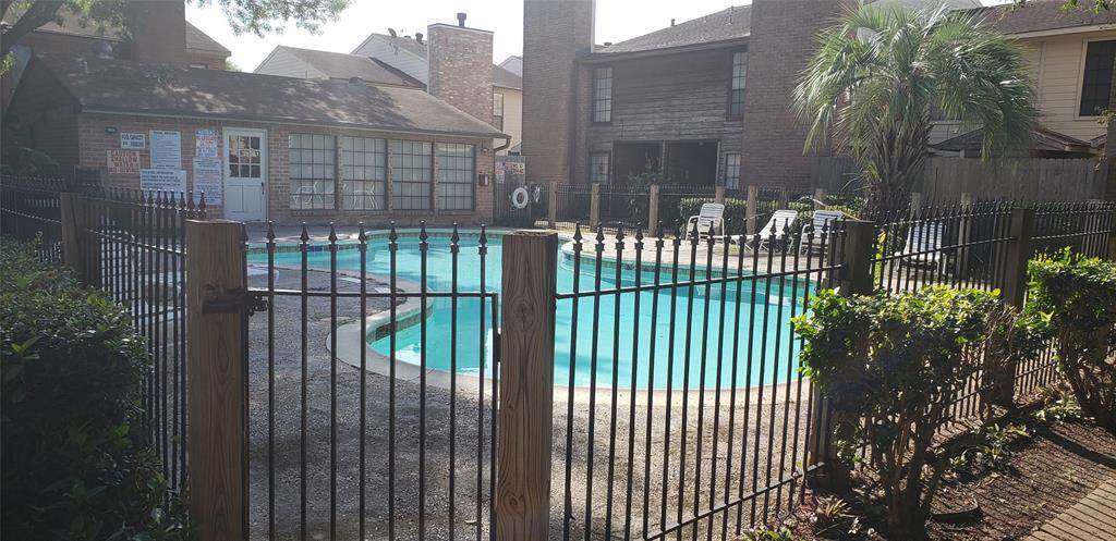 10912 Gulf Freeway - Photo 1