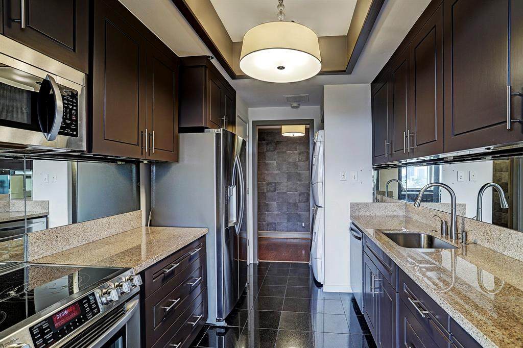 121 Post Oak - Photo 1