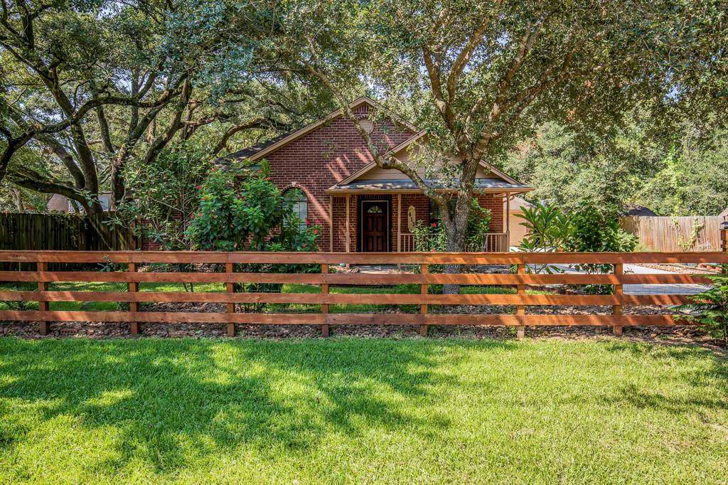 413 Waco Avenue - Photo 1
