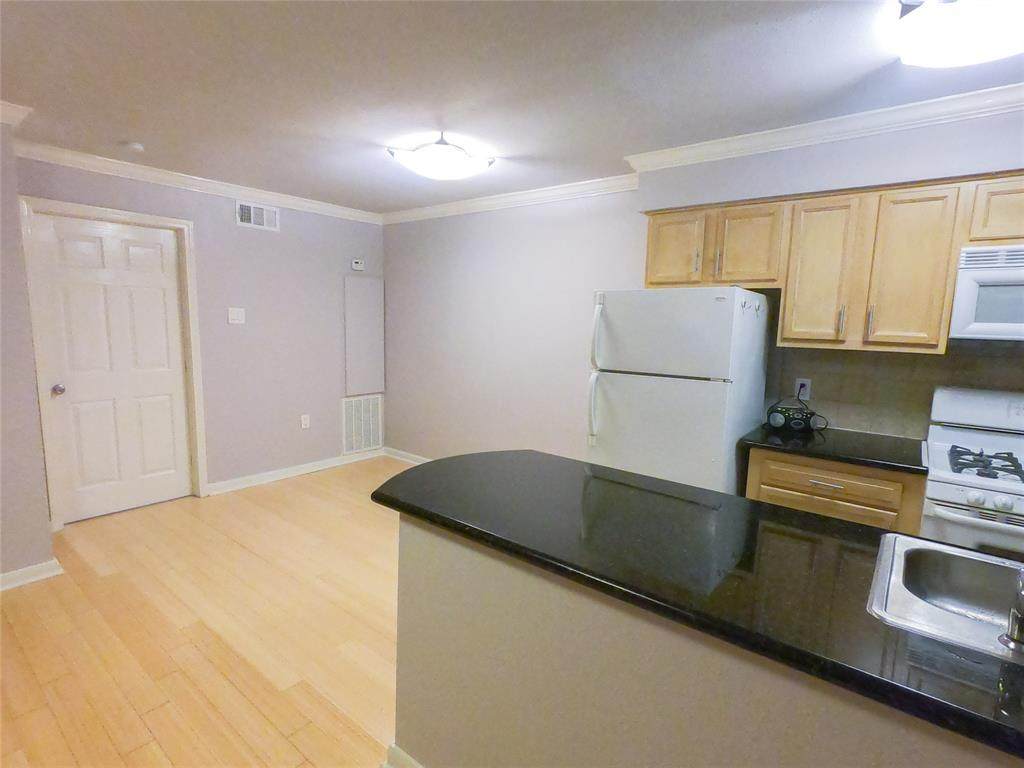 1404 Welch Street - Photo 1
