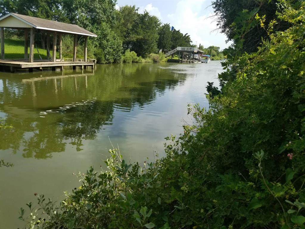 218 Yaupon Drive - Photo 1