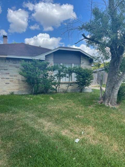 3105 Tree House Circle - Photo 1