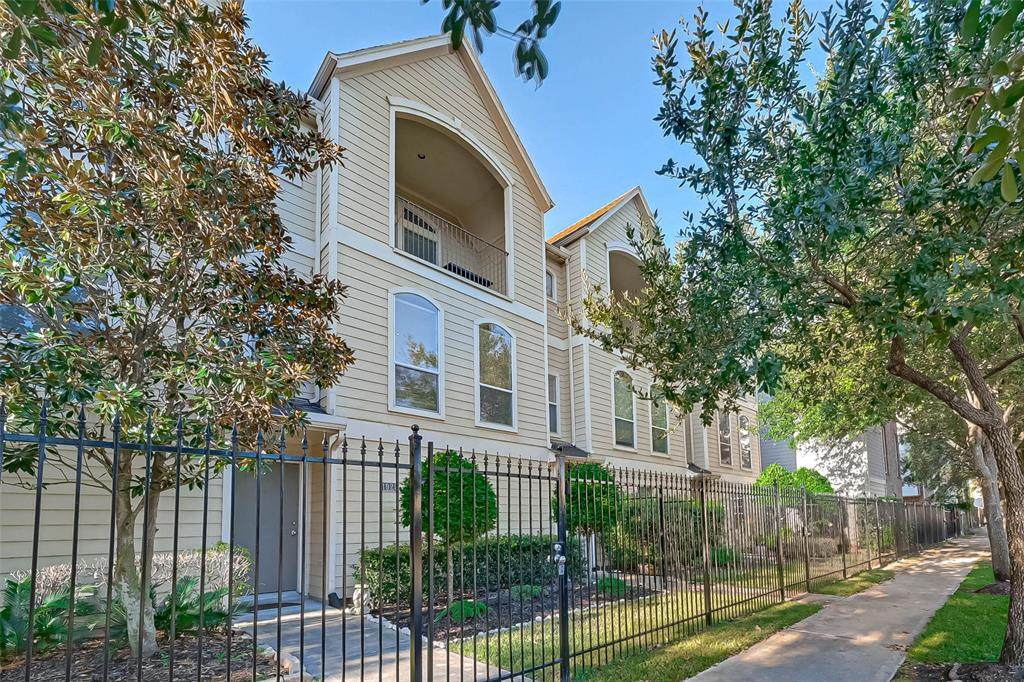 1922 Prospect Street - Photo 1