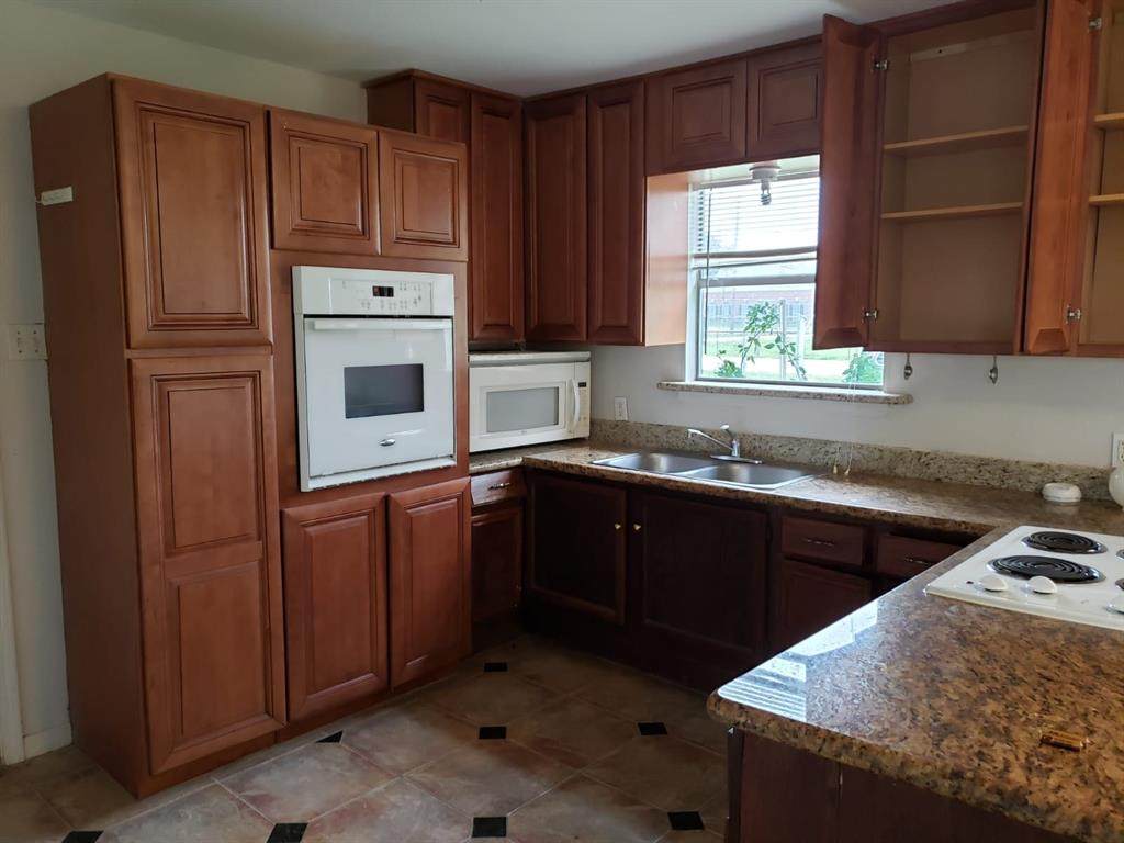 2122 Baker Rd - Photo 1