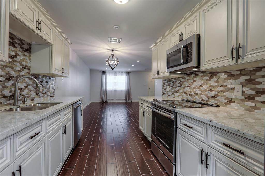 11899 Algonquin Drive - Photo 1