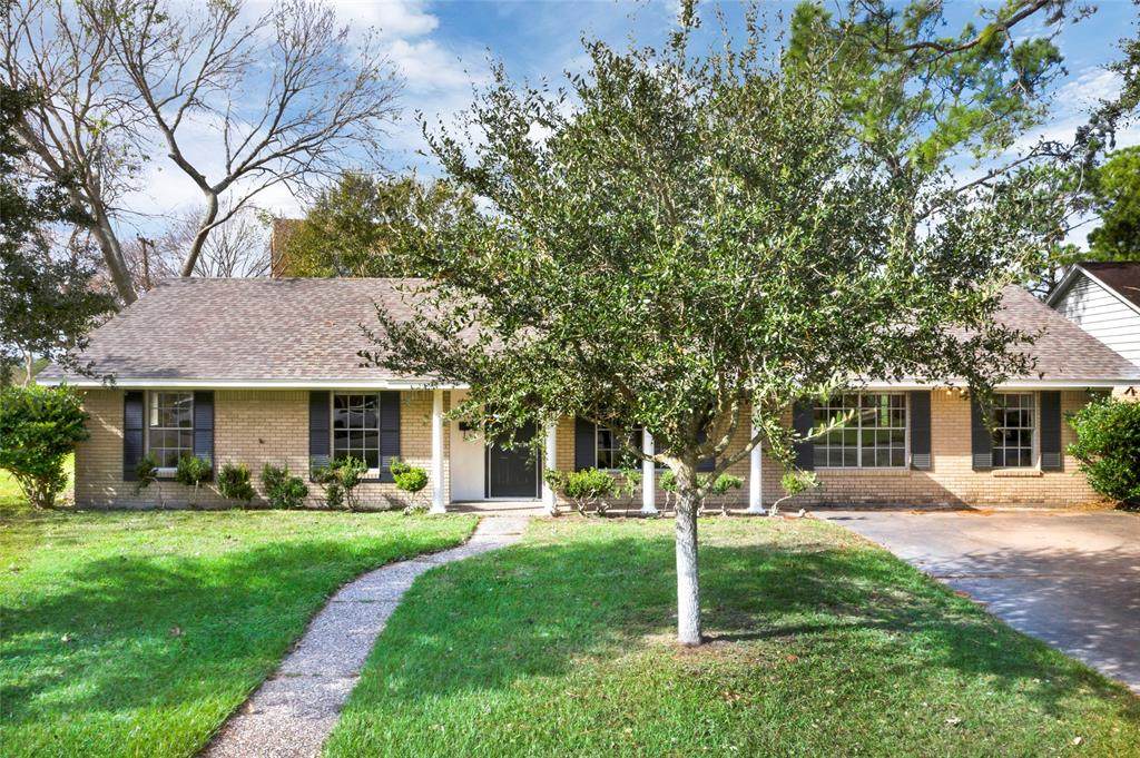 1908 Circle Drive - Photo 1