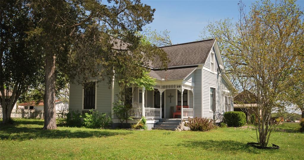 307 Hackberry - Photo 1