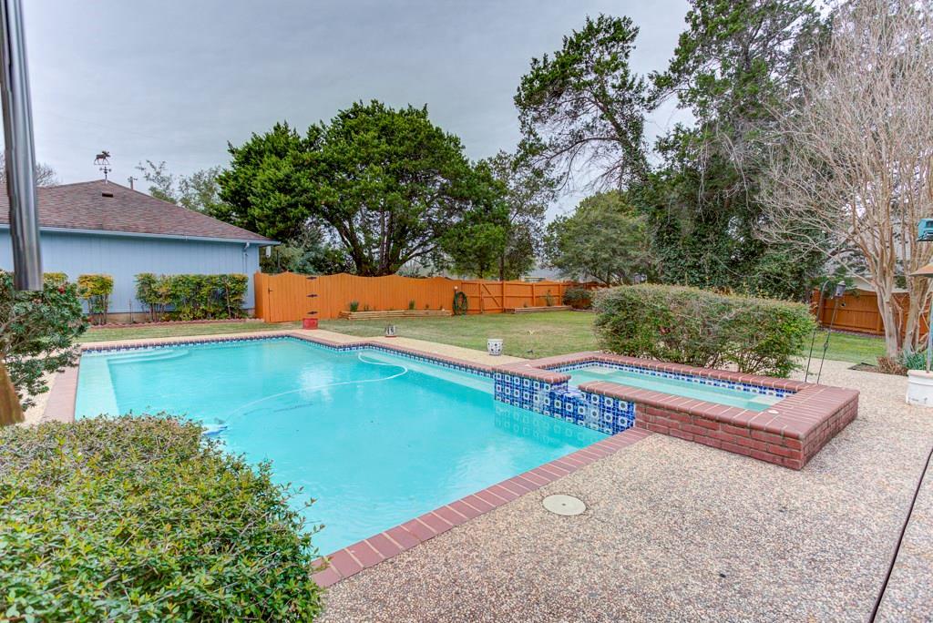 384 Hunters Creek Drive - Photo 1