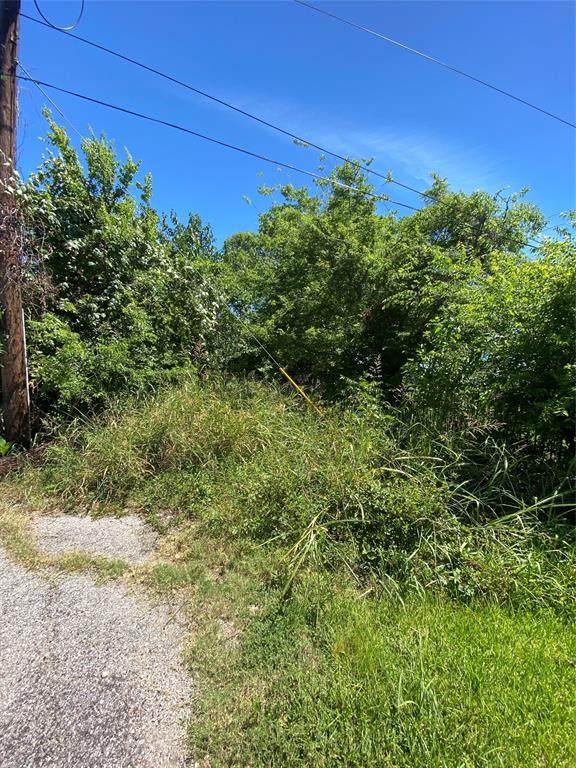 715 34th Street - Photo 1