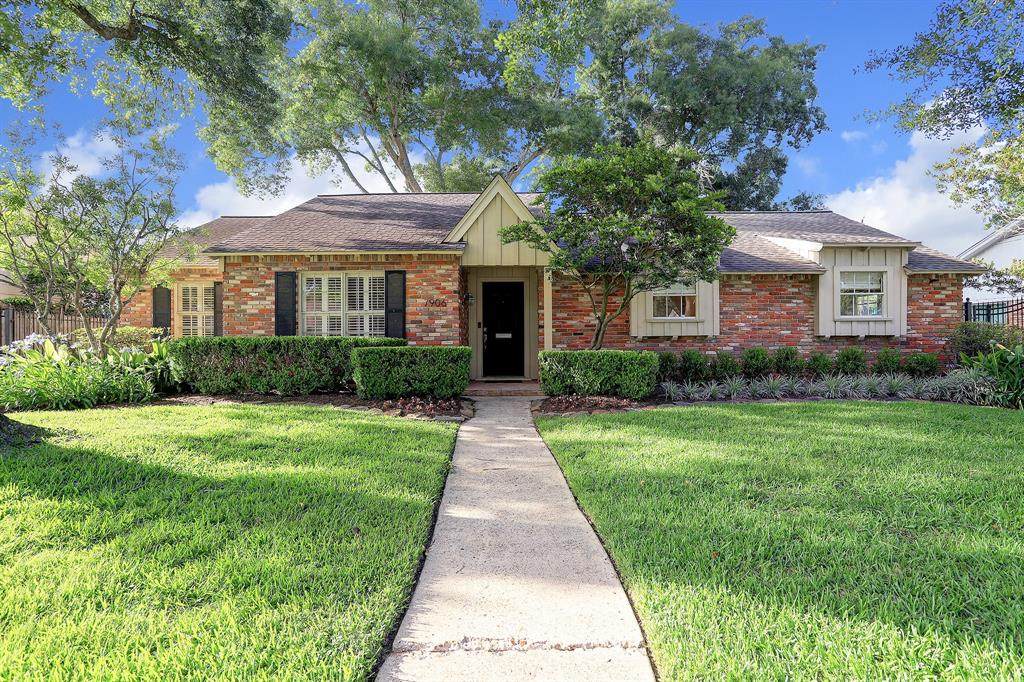 7906 Meadowvale Drive - Photo 1