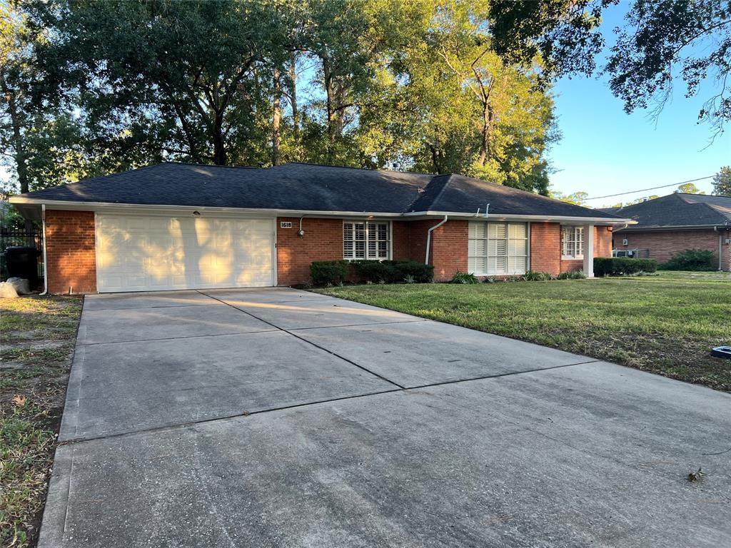 1618 Huge Oaks Street - Photo 1