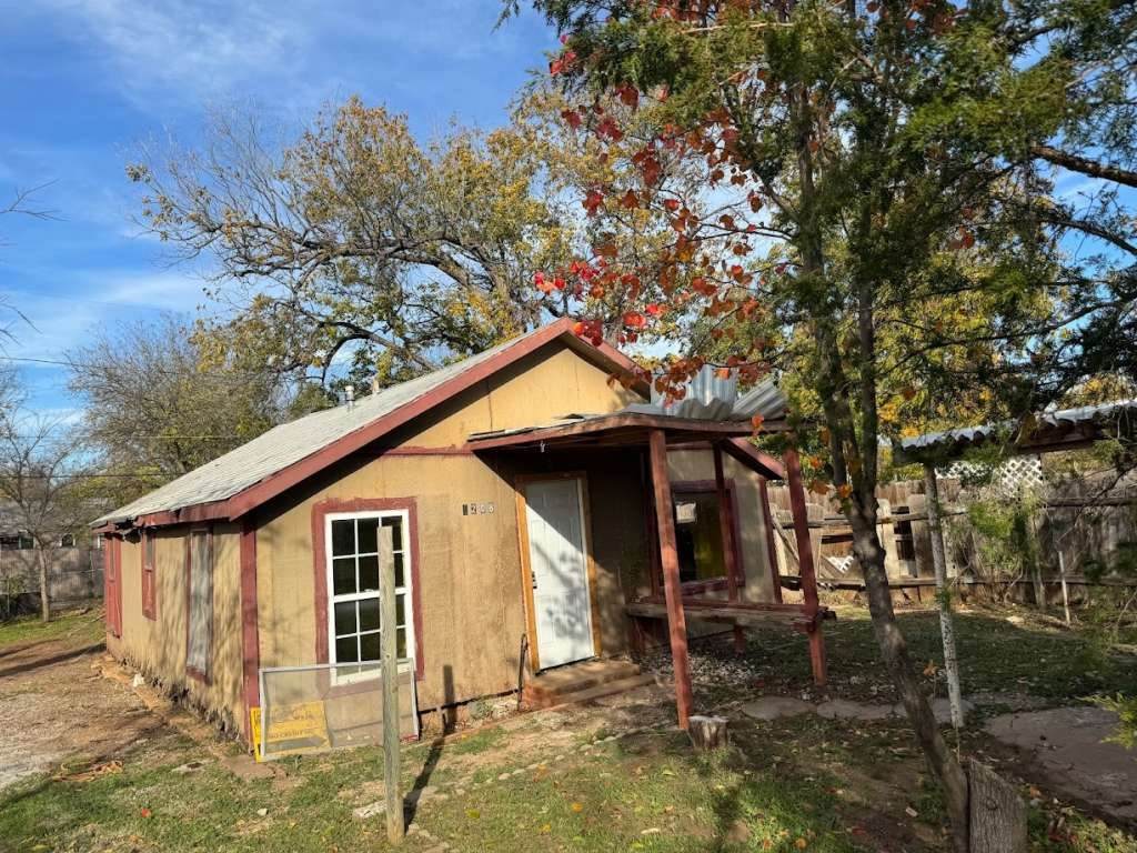 1208 7th Street - Photo 1