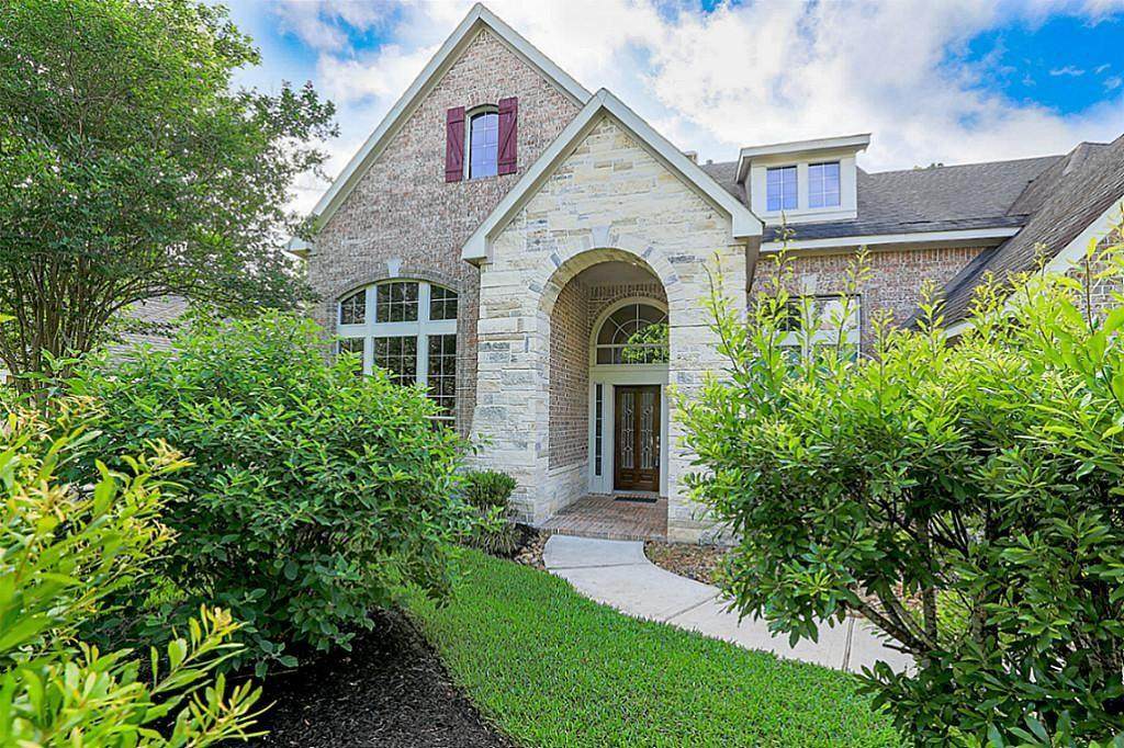 10 Artist Grove Circle - Photo 1
