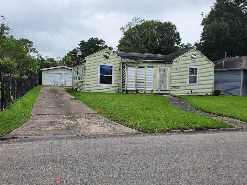 4507 Kingsbury Street - Photo 1