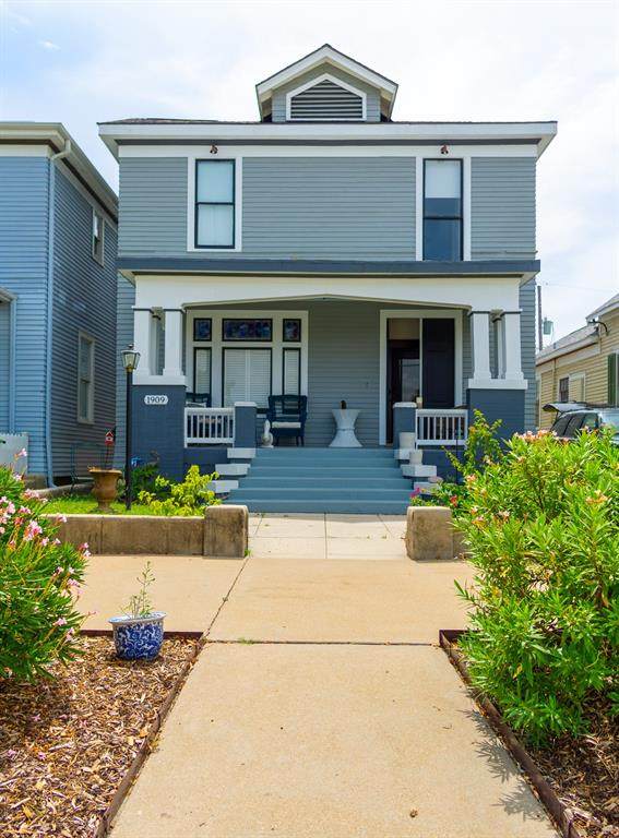 1909 Avenue L - Photo 1