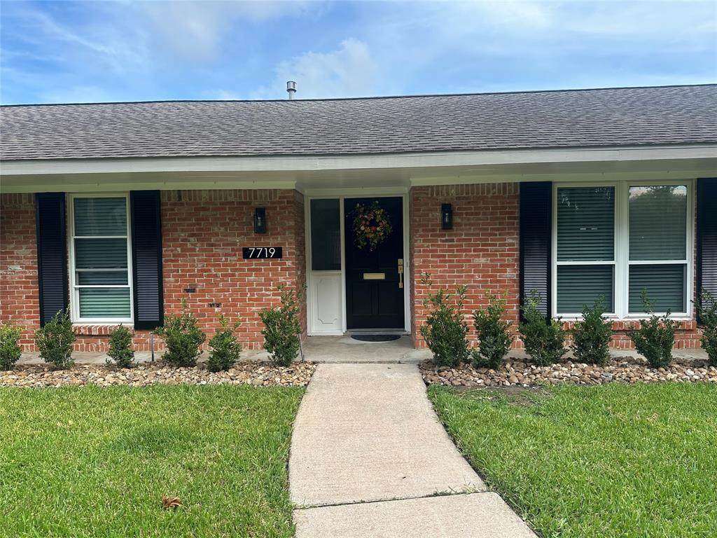 7719 Meadowvale Drive - Photo 1