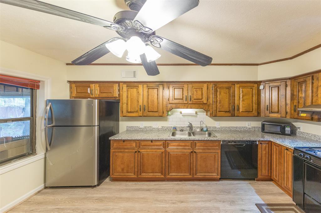 4622 Evergreen St - Photo 1