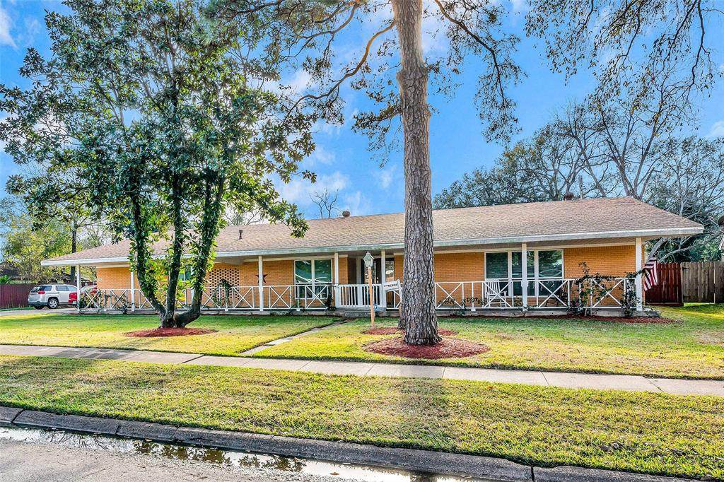 1804 Oaks Drive - Photo 1