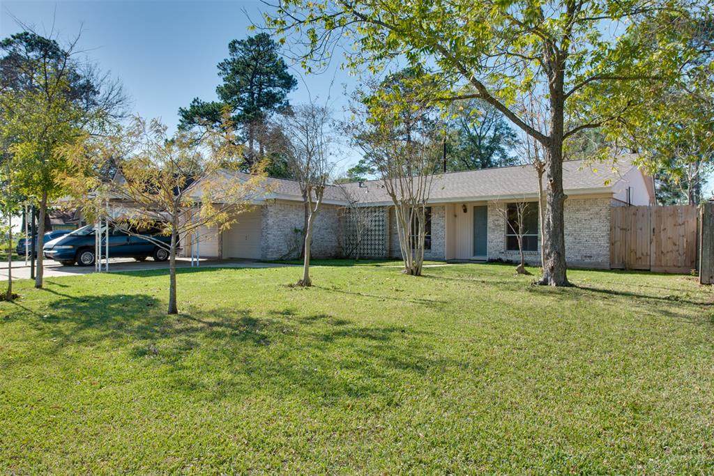 7915 Royalwood Drive - Photo 1