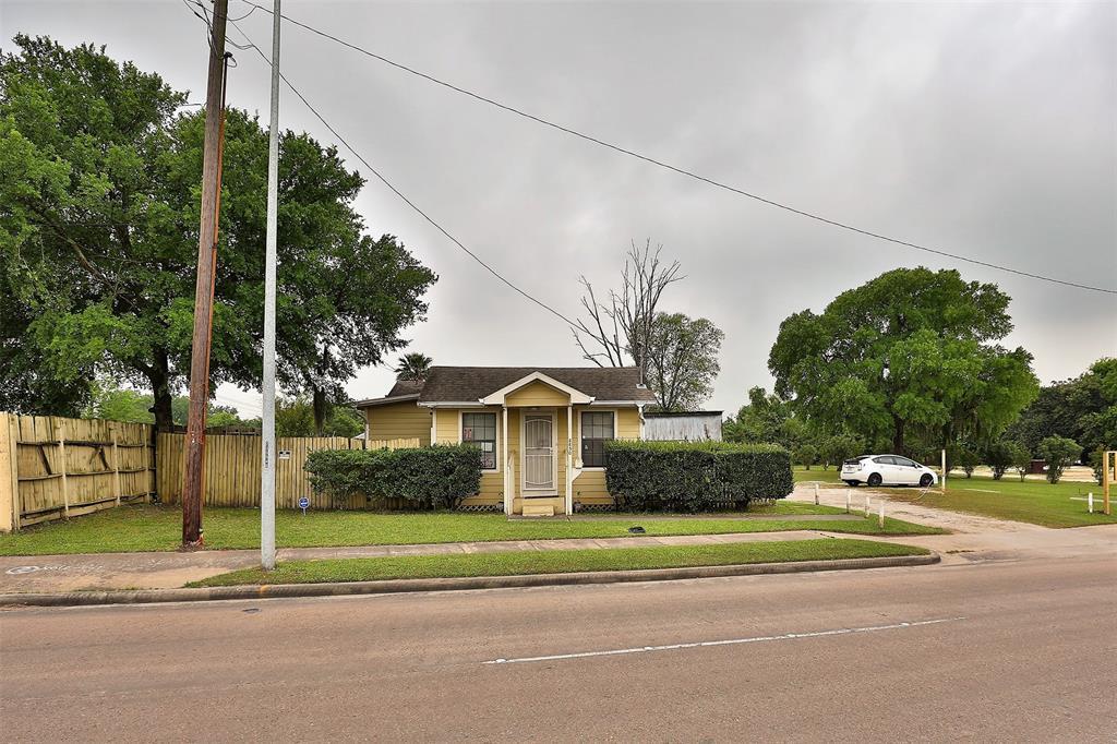 8850 Howard Drive - Photo 1