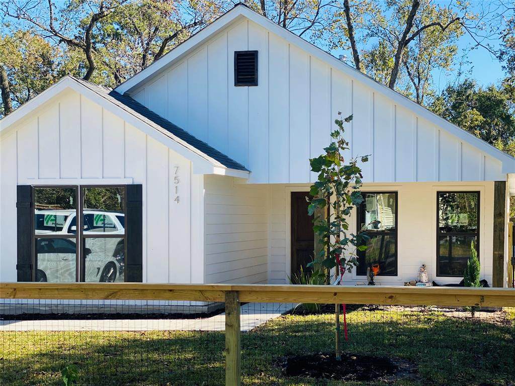 7514 Glass Street - Photo 1