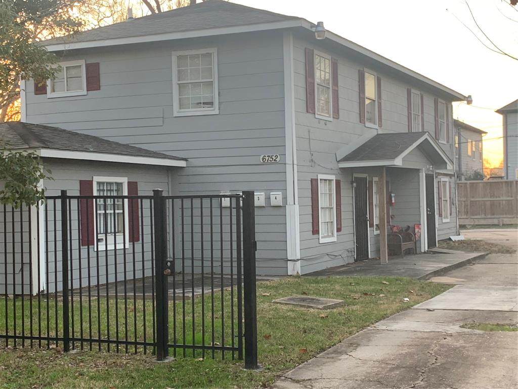 6752 Peerless Street - Photo 1