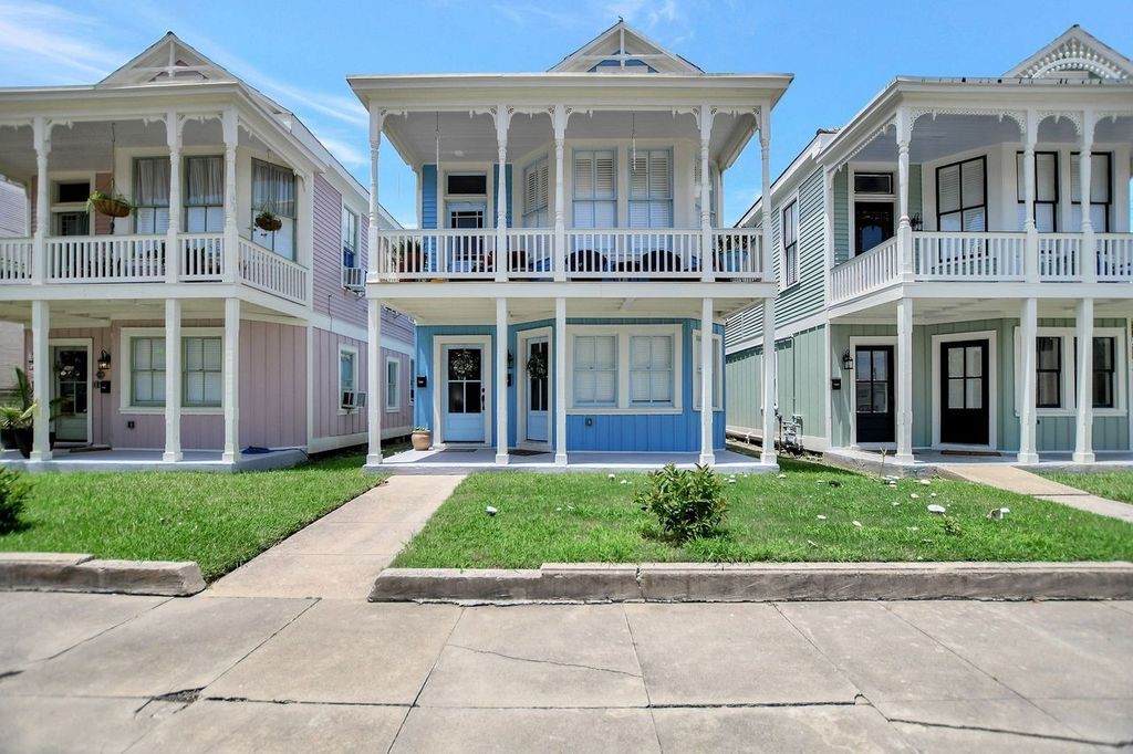 1604 Ave L - Photo 1